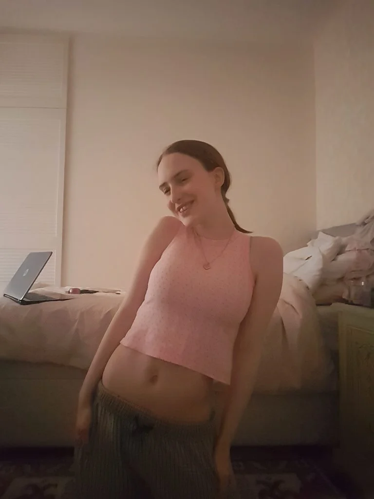 Sakara in her room again, smiling.